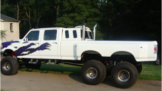 Illustration for article titled Custom 6x6 Ford truck is almost as ridiculous as it is massive